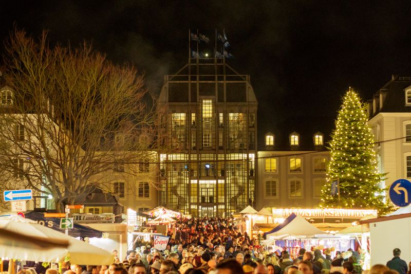Christmas market at Saarbrücker Schloss